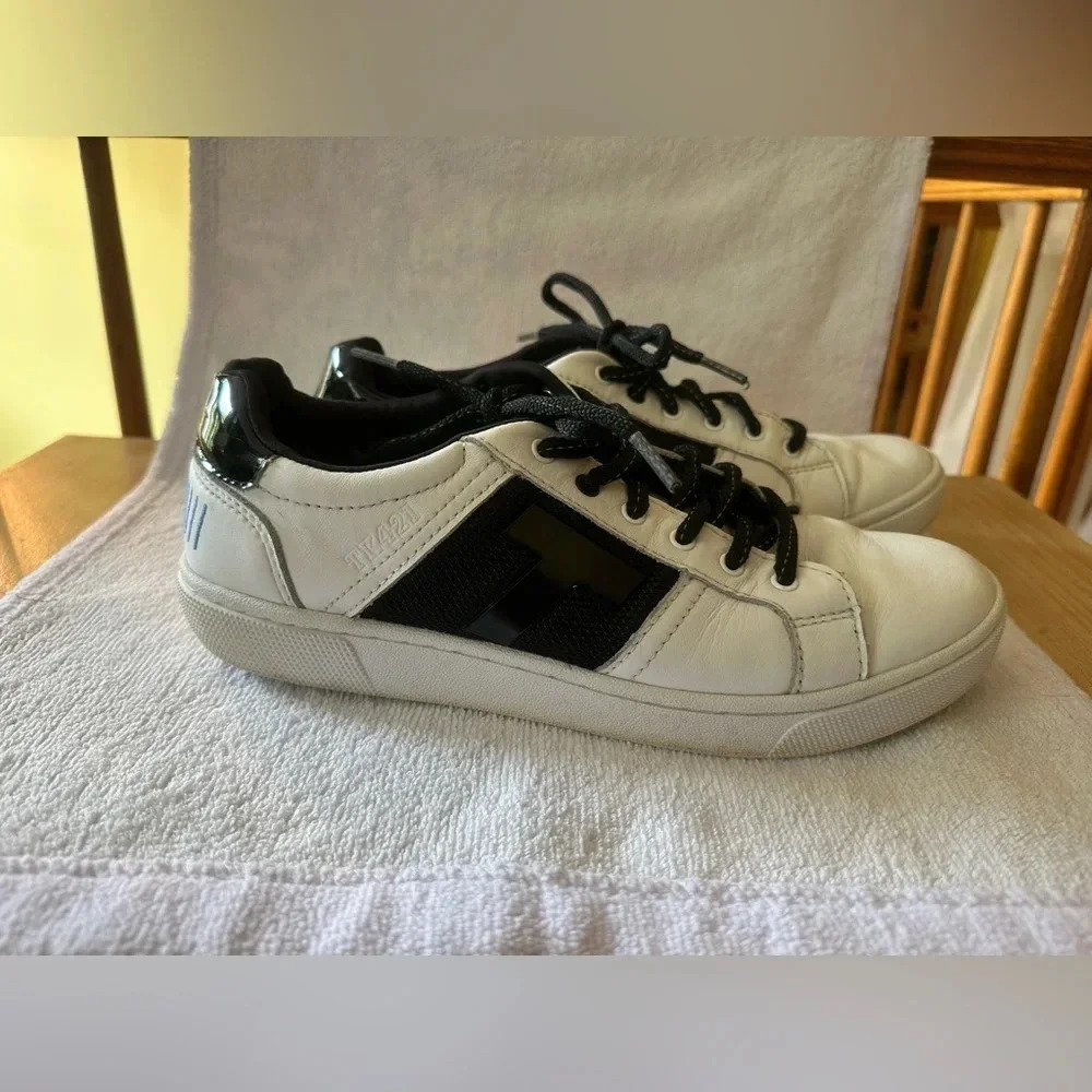 Toms Leandro Star Wars Stormtrooper Mens White Lifestyle Sneakers Shoes - Picture 2 of 11